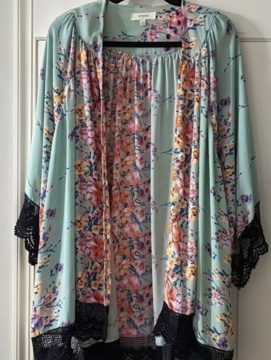 Umgee Sweaters - Umgee Mint Green Floral Kimono with Black Lace